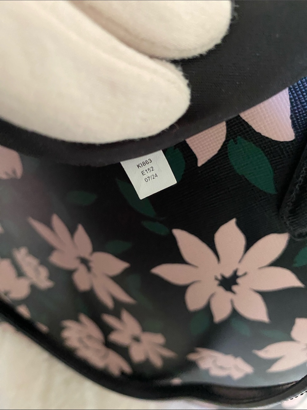 Kate Spade New York Jana Winter Blooms Medium Tote - Picture 7 of 17